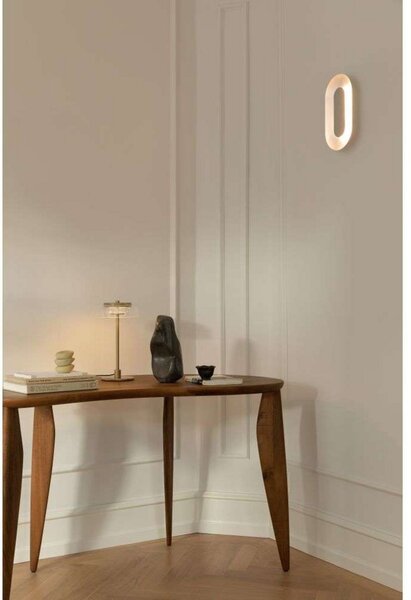 Nuura Aps Aplică LED Sasi, înălțime 29 cm, culoare alamă, metal, reglabil, Auriu / Alamă, Camera de zi / sufragerie, Metal, Scandinavă