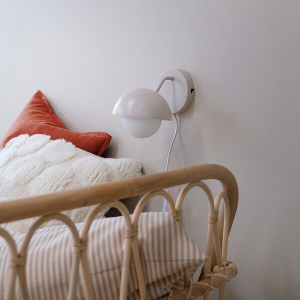Lampă de perete Dyberg Larsen, Rose, Bej, Camera de zi, Metal, Design