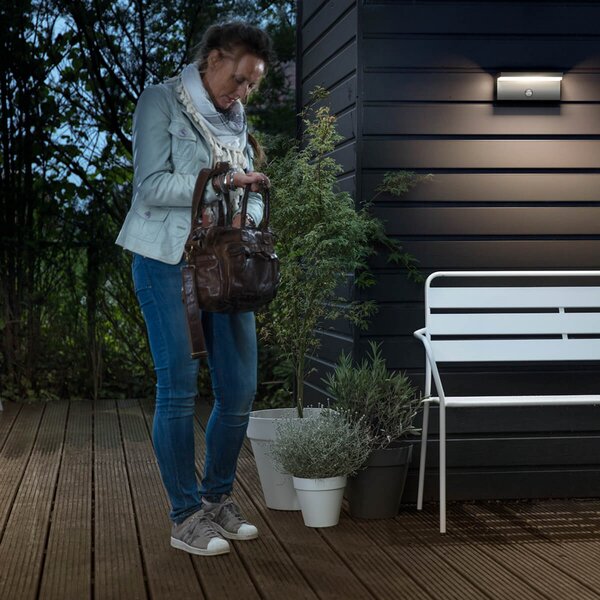 Philips LED lampă pentru exterior Bustan Sensor 2.700 K, Negru, Metal, Modern, Soclu de perete jos