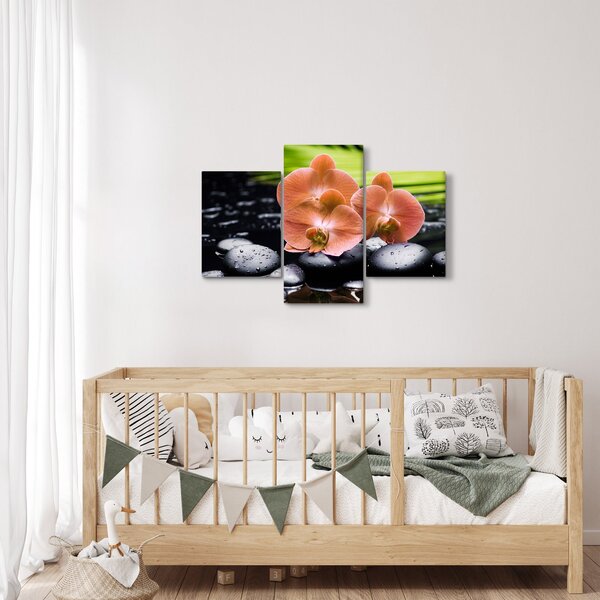 Tablou - Orhidee portocalie cu frunze de palmier (90x60 cm)