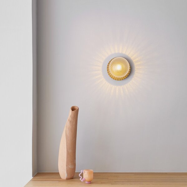 Lampă de perete Nuura Aps, Liila 1 Medium, reglabil, Auriu / Alamă, Camera de zi, Sticlă, Design