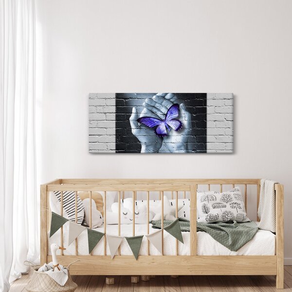 Tablou - Fluture violet pe perete (120x50 cm)