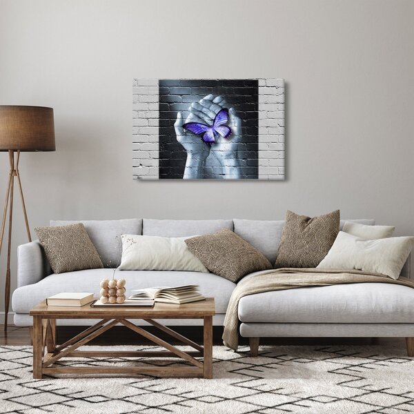 Tablou - Fluture violet pe perete (90x60 cm)