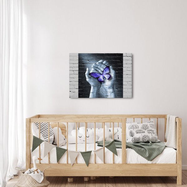 Tablou - Fluture violet pe perete (70x50 cm)
