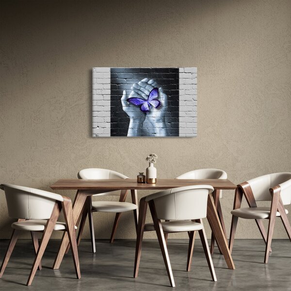 Tablou - Fluture violet pe perete (90x60 cm)