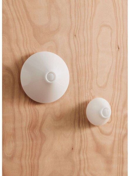 Plafonieră Ono Flush Mount, Ø 35 cm, IP44, alb/opal - HAY
