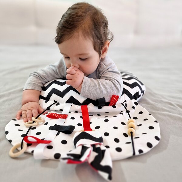 Perna Tummy Time senzoriala pentru bebelusi Kidizi, contrast alb-negru-rosu, dezvoltare motorie, stimulare vizuala si coordonare mana-ochi, 0+ luni