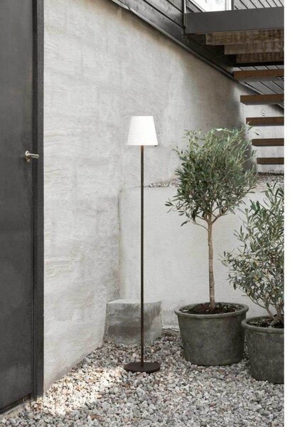 Lampadar Watt & Veke, reglabil, Bej, Camera de zi, Metal, Scandinavă