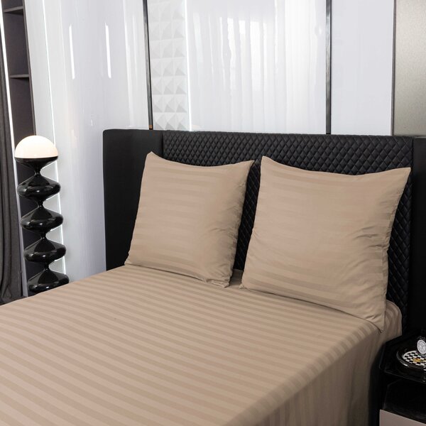 Lenjerie de pat hoteliera din microfibra JASMINE bej - dunga 2 cm Dimensiunile lenjeriei: 70 x 90 cm | 140 x 200 cm