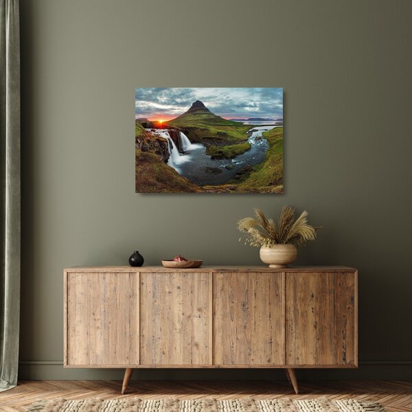 Tablou pe sticlă - Kirkjufell la apus (70x50 cm)