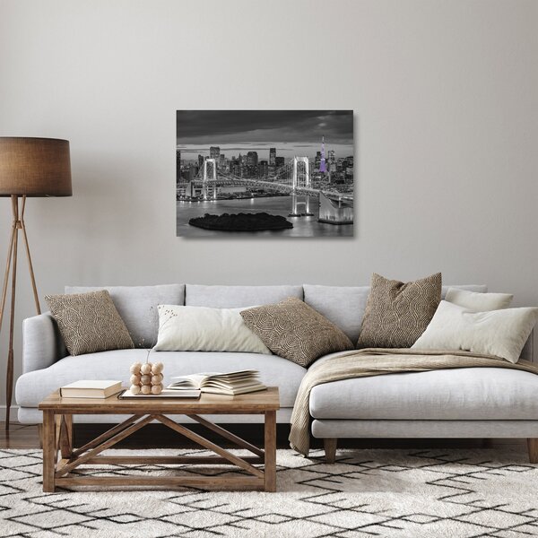 Tablou pe sticlă - Orașul mare cu turnul mov (70x50 cm)