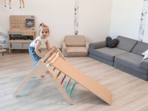 Triunghi Pikler din lemn MONTY, 59 cm, cu placă Montessori, multicolor ELIS design