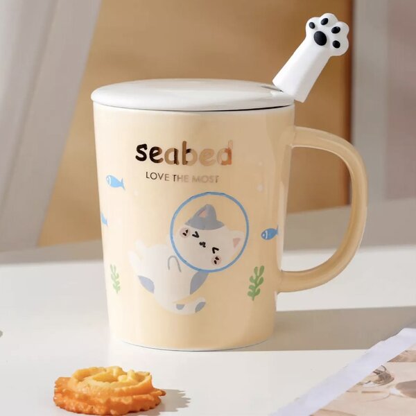 Cana cu capac din ceramica si lingurita Pufo Love Kitty pentru cafea sau ceai, 250 ml, galben