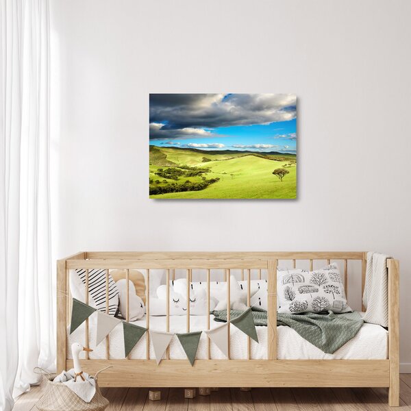 Tablou pe sticlă - Peisaj verde cu dealuri (70x50 cm)