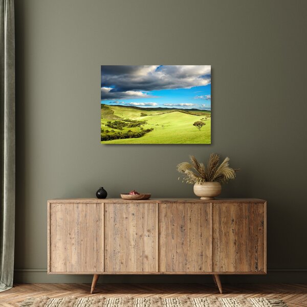 Tablou pe sticlă - Peisaj verde cu dealuri (70x50 cm)
