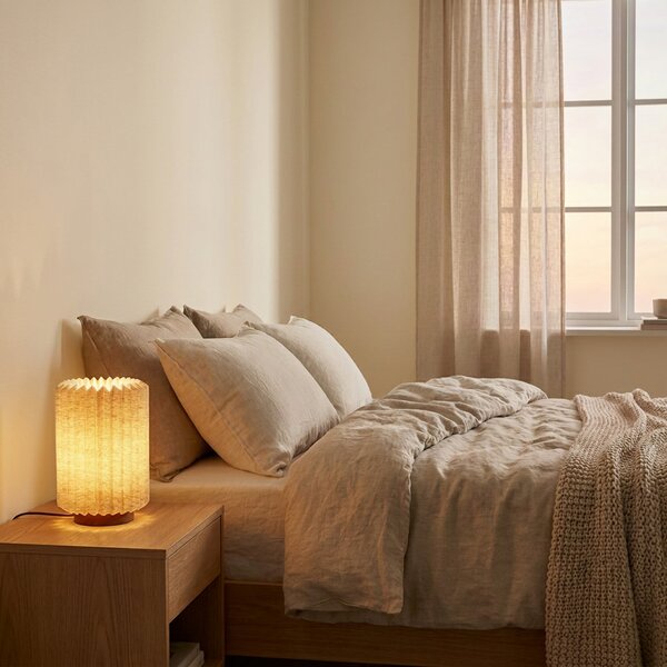 Lindby Lampa de masă Maveo, înălțime 30 cm, nuc/in, E27, Gri, Camera de zi / sufragerie, Țesătură / Textil, Scandinavă