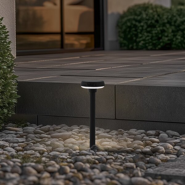 Lindby Lampa solară LED cu țăruș Brinca, negru, PC, senzor, Negru, Plastic, Modern