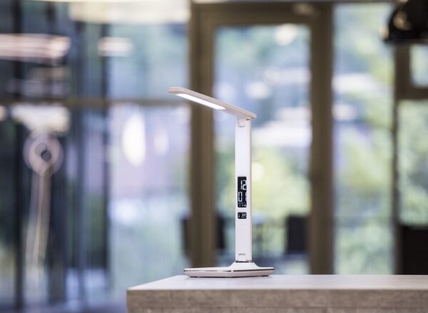 Immax 08934L - LED lampa de masa cu display KINGFISHER LED/9W/230V alba