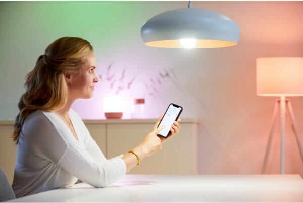 Bec LED RGBW dimabil WiZ A60 E27/8,5W/230V 2200-6500K CRI 90 Wi-Fi + telecomandă