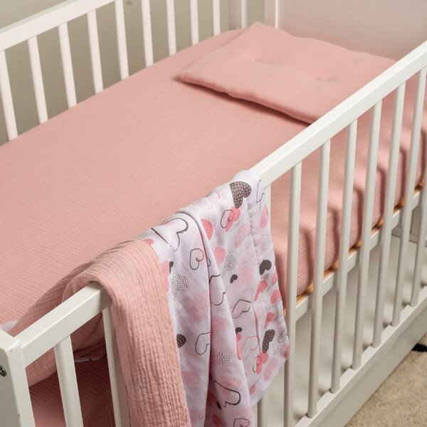 Lenjerie de vara din muselina pentru patut 120x60 cm Kidizi Pink Hearts, include cearceaf, perna si paturica cu doua fete, bumbac 100%