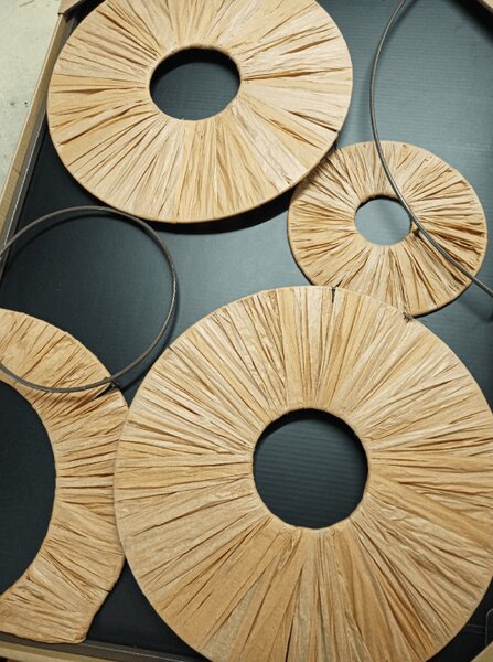 Reducere Decoratiune de perete CIRCLES metalica 48x68 cm, maro Calitatea a II-a