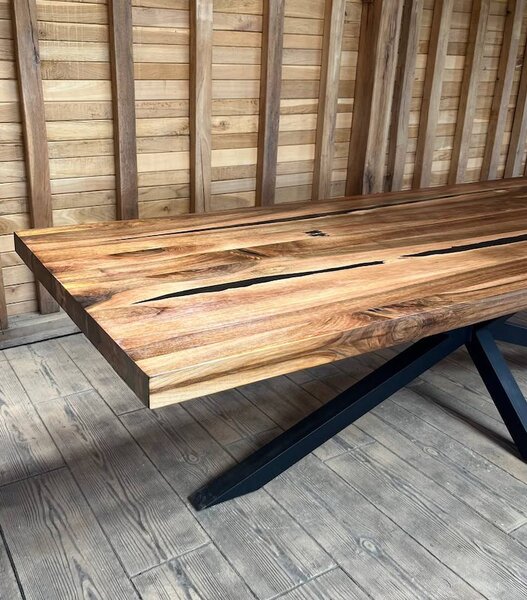 Masa Dining „Walnut Monolith 280” – nuc masiv, inserții rășină neagră - 280x100 cm