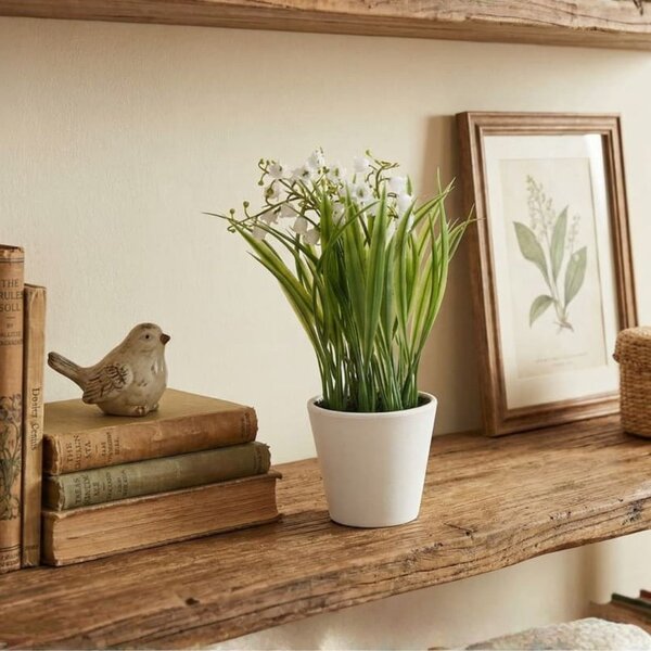 Plantă artificială cu Lăcrămioare decorative 21 cm în ghiveci alb – decor interior modern