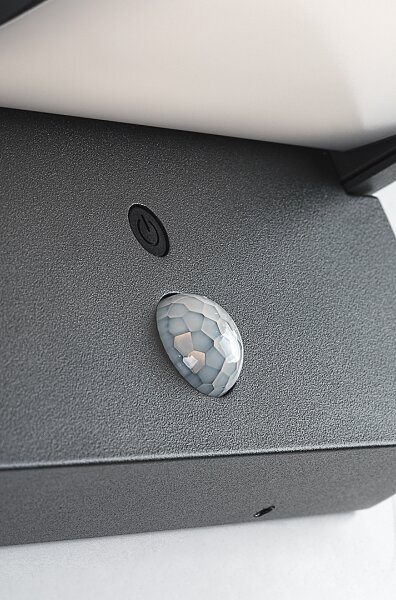 Aplică LED solară cu senzor Brilagi ANKLE LED/10W/3,7V 4000K IP65
