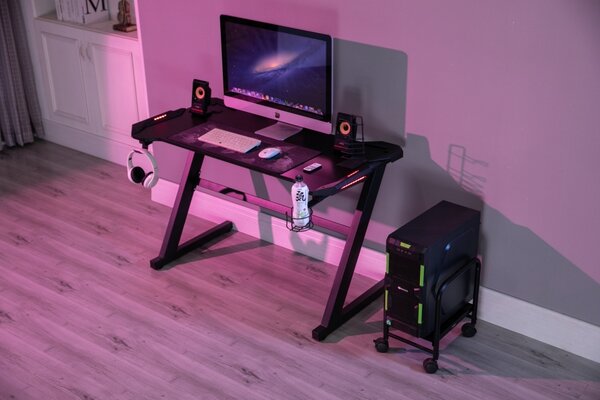 Birou gaming SIG 03B, sistem iluminare LED, bază metalică în formă de Z, picioare reglabile, 120x60x76 cm