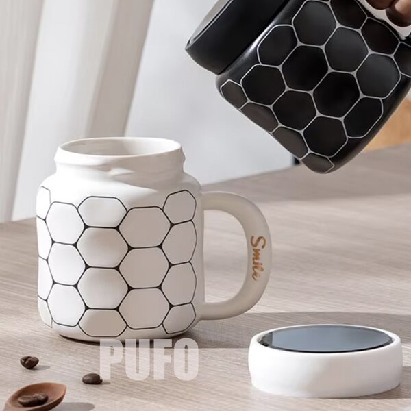 Cana din ceramica cu capac Pufo Simply Smile pentru cafea sau ceai, 400 ml, alb
