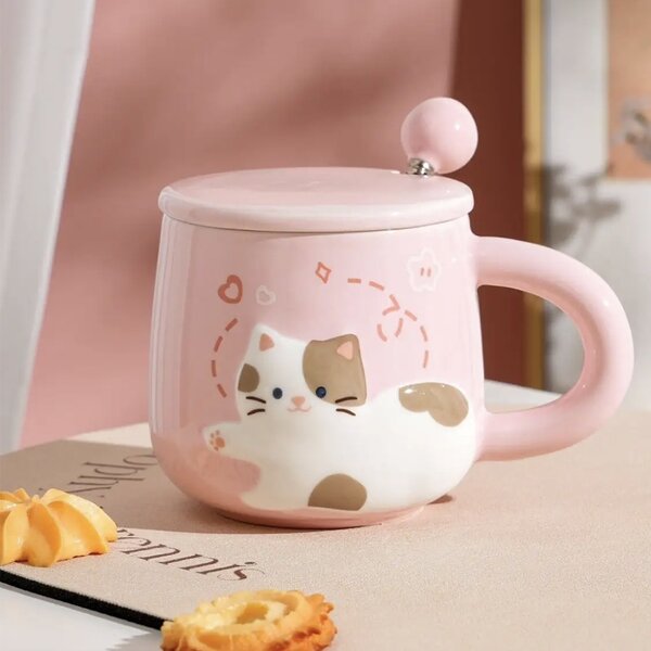 Cana cu capac din ceramica si lingurita Pufo Happy Kitty pentru cafea sau ceai, 350 ml, roz