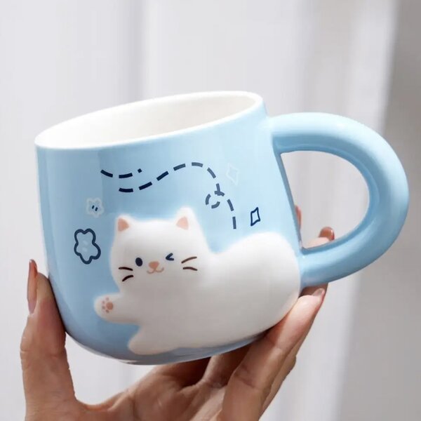 Cana cu capac din ceramica si lingurita Pufo Happy Kitty pentru cafea sau ceai, 350 ml, albastru