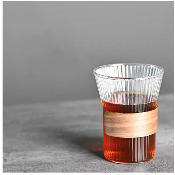 Pahar din sticla borosilicata cu protectie lemn, Lines, 350 ml