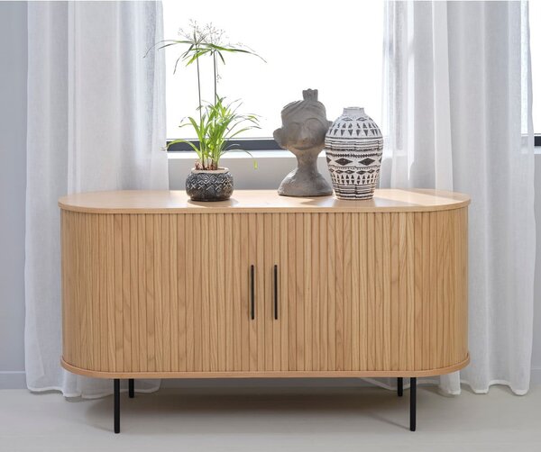 Comodă în culoare naturală joasă cu aspect de lemn de stejar cu ușă glisantă 140x76 cm Nola – Unique Furniture