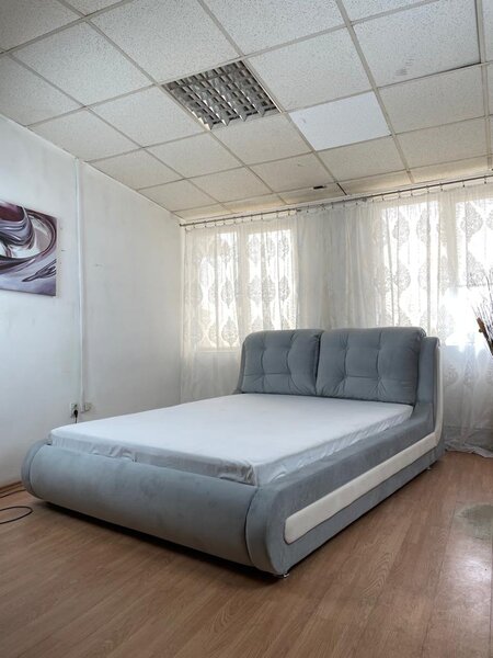 Pat tapitat Havana stofa gri/alb 160×200 cm