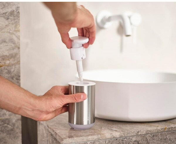 Dozator de săpun lichid argintiu din oțel inoxidabil 300 ml Duo Steel – Joseph Joseph