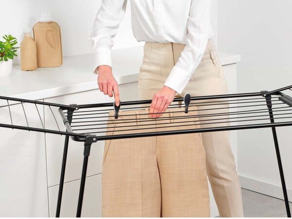 Uscător de rufe negru mat 18 m HangOn Too – Brabantia