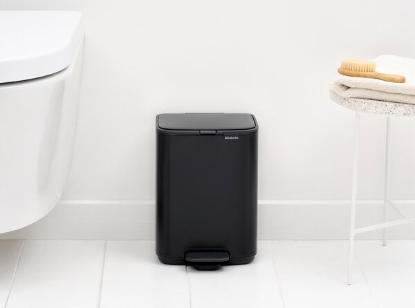 Coș de gunoi negru mat cu pedală din oțel 4 l Bo – Brabantia