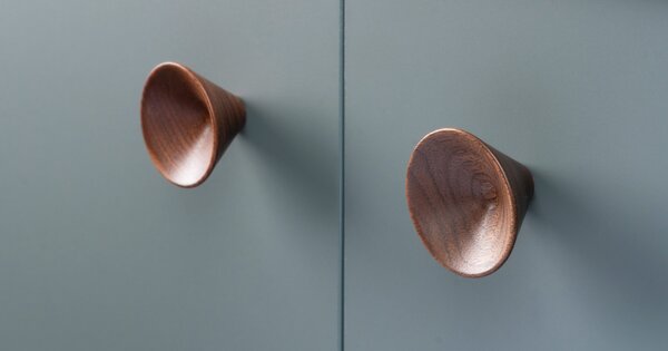 Buton din lemn pentru mobila Conic Wood, finisaj nuc, D 29.4 mm
