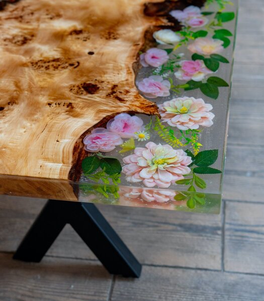 Măsuță de cafea unicat Eternal garden - plop bubos și rășină cu flori - 120x60 cm