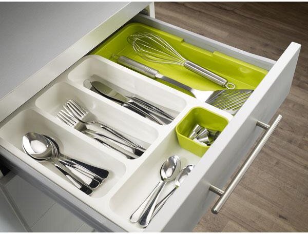 Organizator extensibil de tacamuri pentru sertar