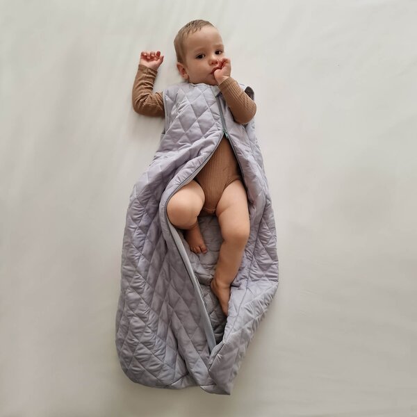 Sac de dormit copii matlasat fara maneci 1,5 tog Kidizi All Grey 6-24 luni