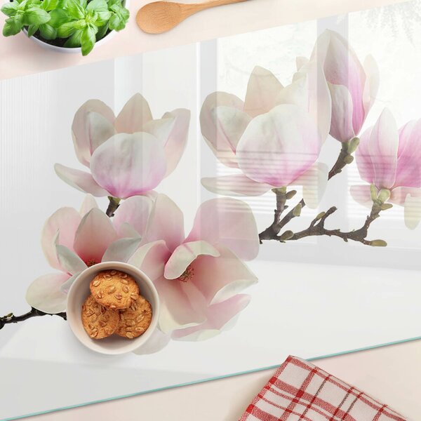 Tocător din sticlă Flori de magnolie pe o ramură