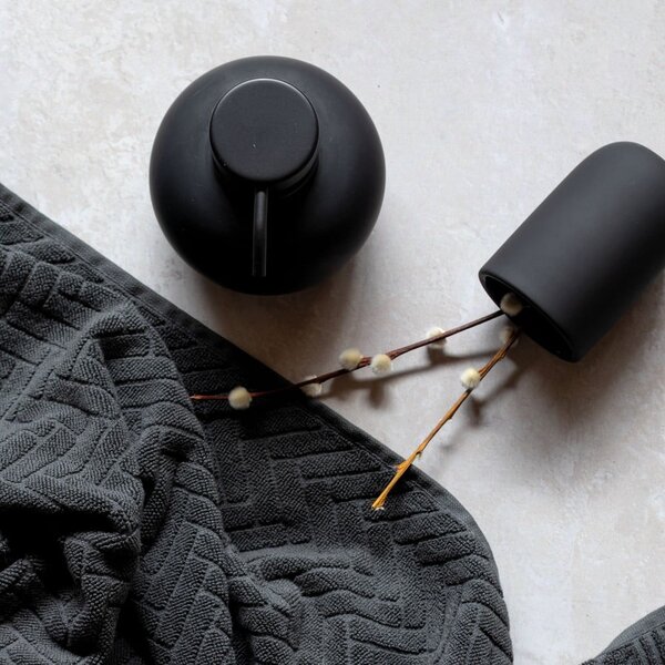 Dozator de săpun lichid negru din ceramică 200 ml Lotus – Mette Ditmer Denmark