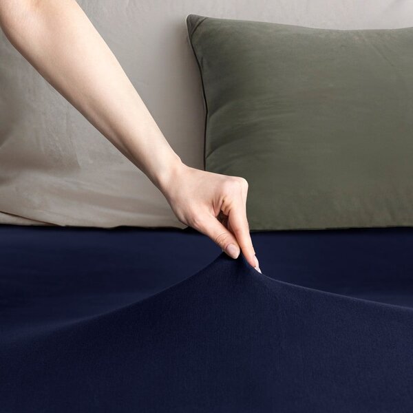 Cearceaf albastru închis din jerseu cu elastic 160x200 cm Amber – Restilo