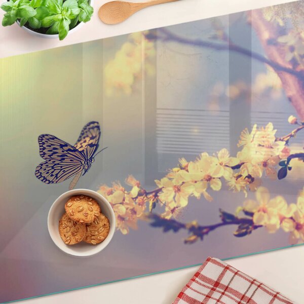Tocător de bucătărie Motiv de fluture pe un fundal floral