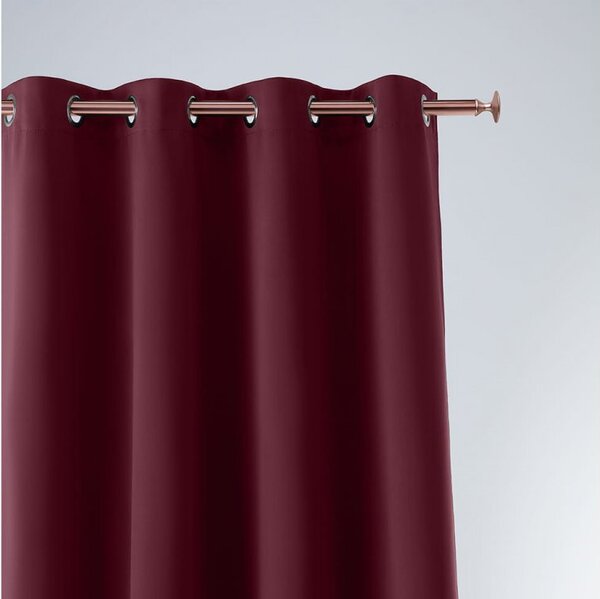 Draperie frumoasă de culoare burgundy, cu inele metalice 140 x 280 cm 140x280