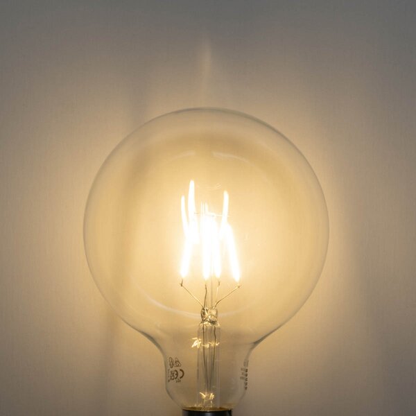 Set de 5 becuri LED E27 cu filament spiralat, cu 3 trepte de intensitate luminoasă, G125 4W 450 lm 2700K