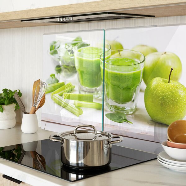 Tocător de bucătărie Smoothie verde cu ingrediente proaspete