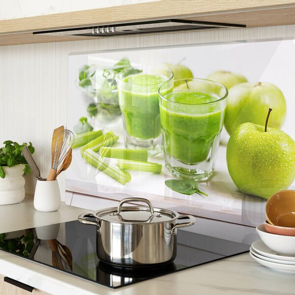 Tocător de bucătărie Smoothie verde cu ingrediente proaspete